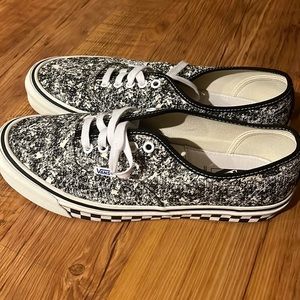 2019
Saint Alfred x OG Authentic LX 'Acid Black' size: 9.5 Mens or women size:11